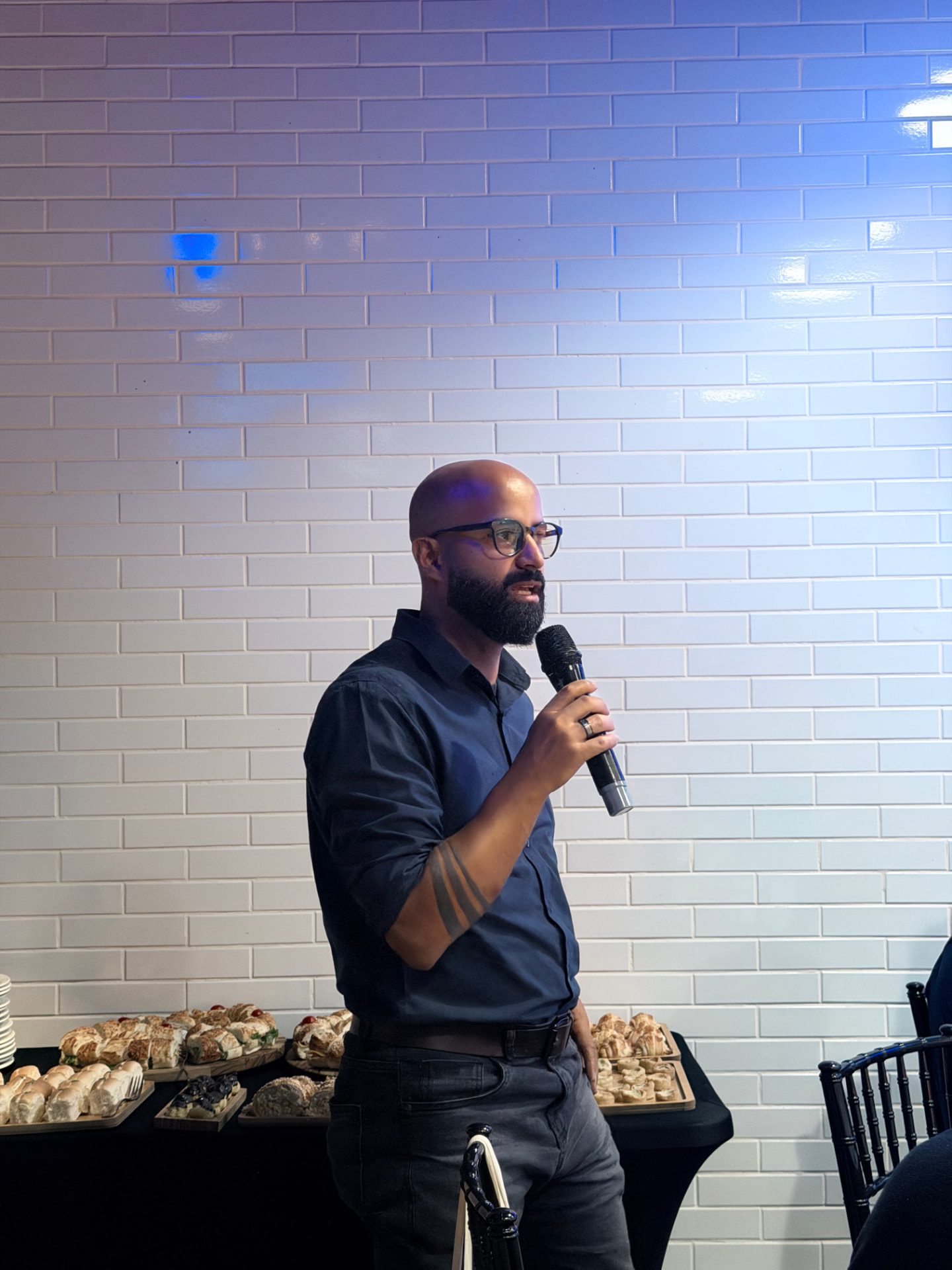 Palestrante apresentando em edição anterior de evento B2B Agency